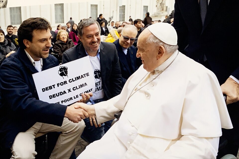 El Papa dio su apoyo al reclamo por la deuda ecológica: "Francisco llama a oír el grito de la Tierra y el de los pobres y excluidos" (Fuente: Deuda x Clima)