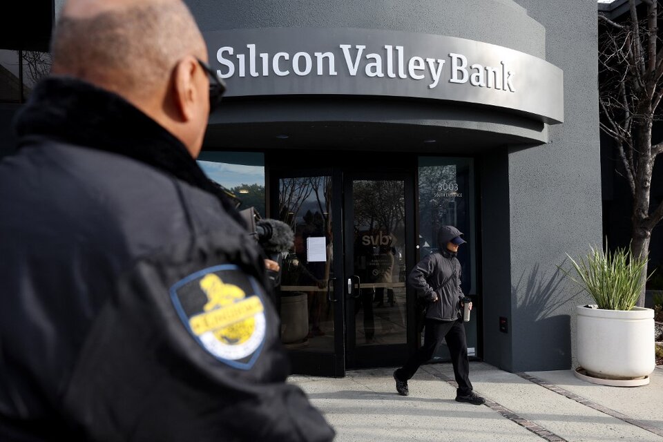 El Tesoro estadounidense salió al rescate del Silicon Valley Bank (Fuente: AFP)
