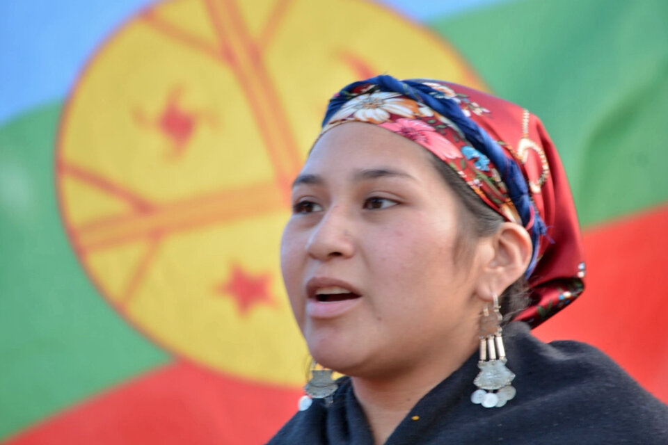 La machi Betiana Colhuan, autoridad espiritual del pueblo mapuche. (Fuente: Jaime Carriqueo)