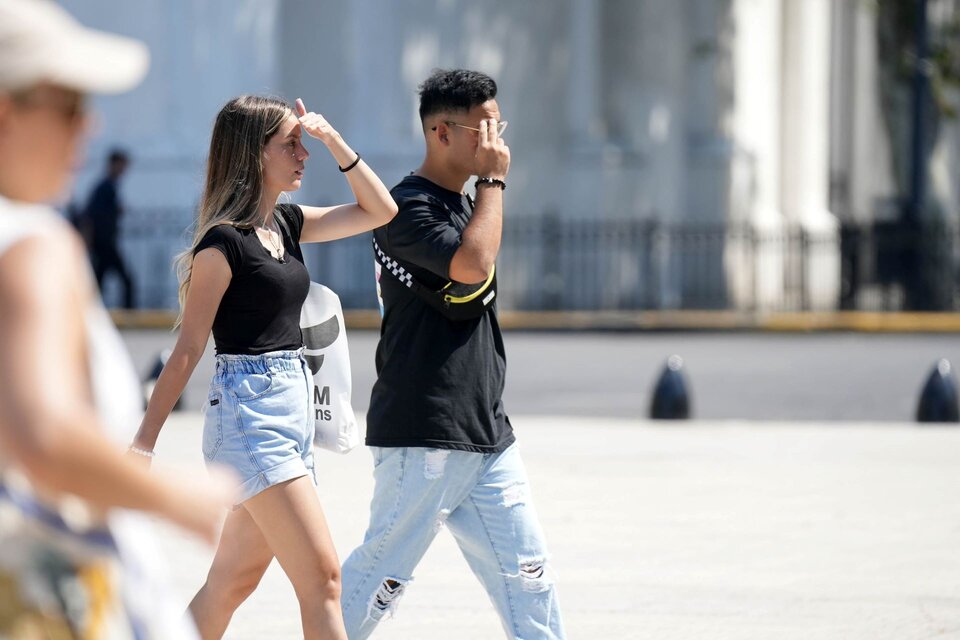 Sábado parcialmente nublado. La máxima llegaría a 29 grados. Imagen: Telam