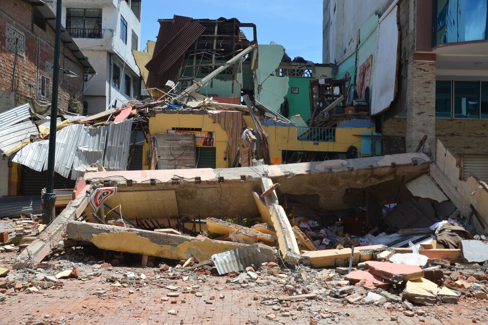 Algunas viviendas y edificios resultaron dañados (Foto: AFP).