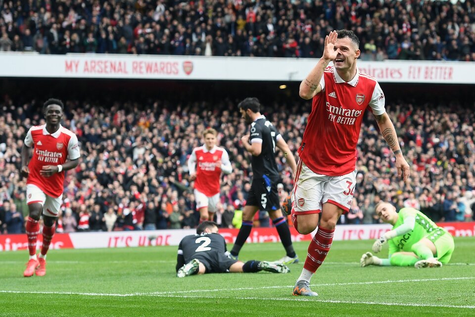 El particular festejo de Xhaka en el éxito del puntero Arsenal (Fuente: EFE)