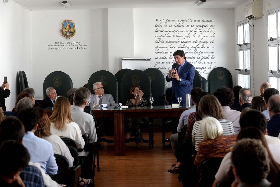 Alejandro Slokar diserta en la inauguración del observatorio.