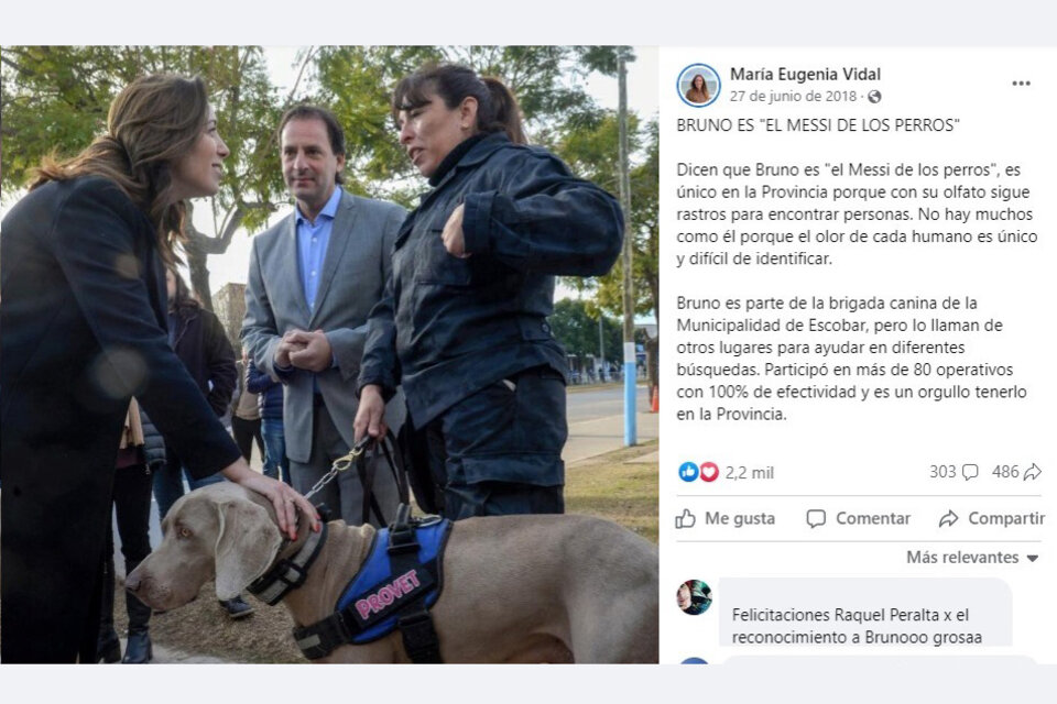 María Eugenia Vidal acaricia a Bruno, el perro usado para detener un inocente.