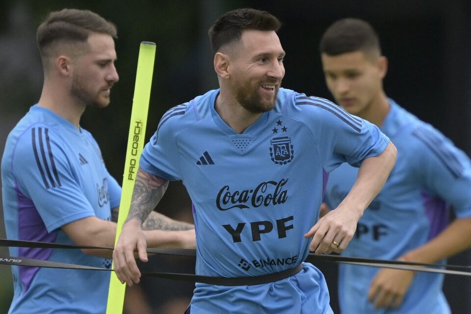 Lionel Messi en los entrenamientos de la Selección antes de enfrentar a Panamá en el Monumental. Imagen: AFP.