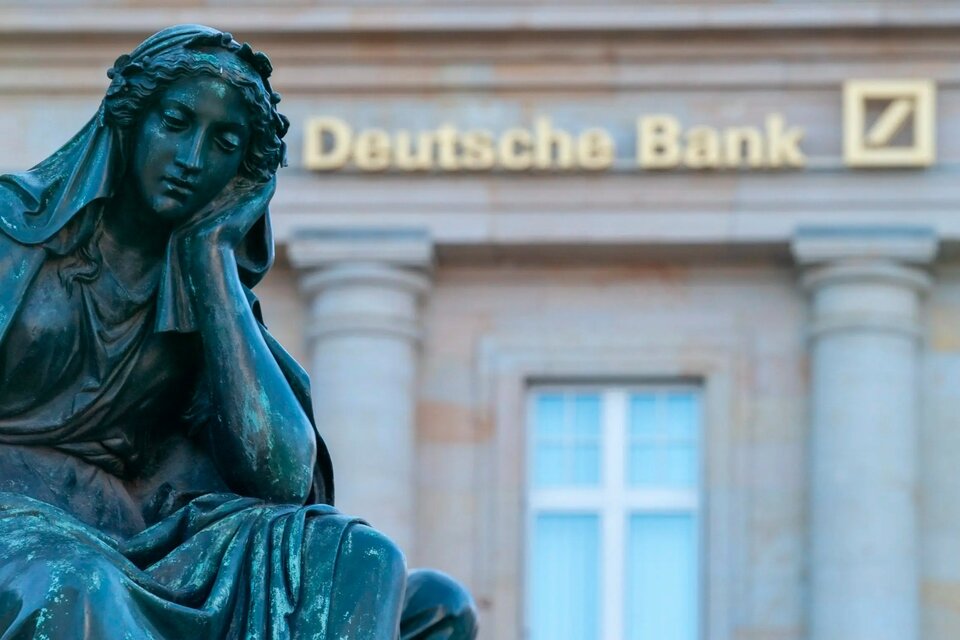 Luego de la crisis del Credit Suisse, sufre otro gigante europeo, el Deutsche Bank. (Fuente: EFE)
