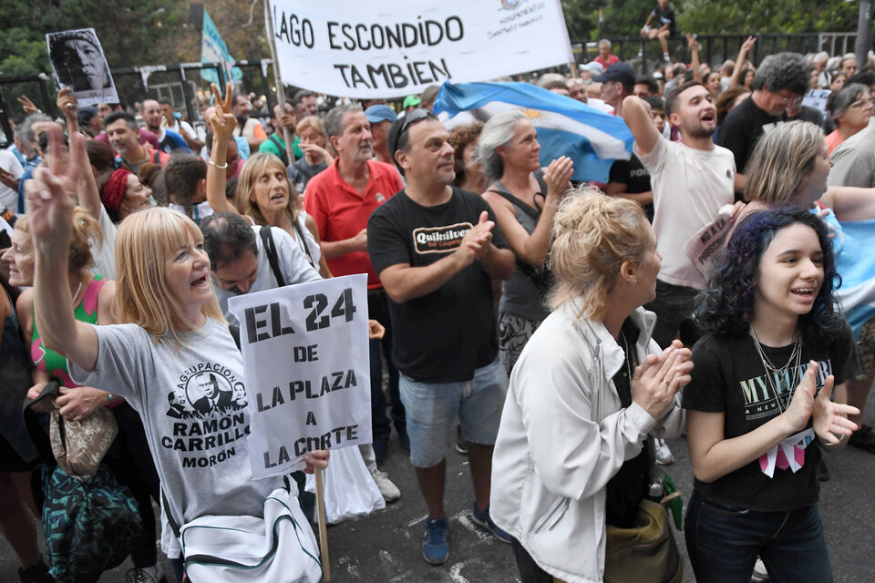 "El 24 de la plaza a la Corte" rezaban los carteles que llevaban los manifestantes. (Fuente: Télam)