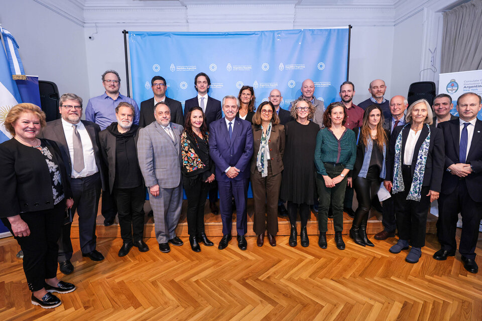 Alberto Fernández se reunió con académicos argentinos en Nueva York.