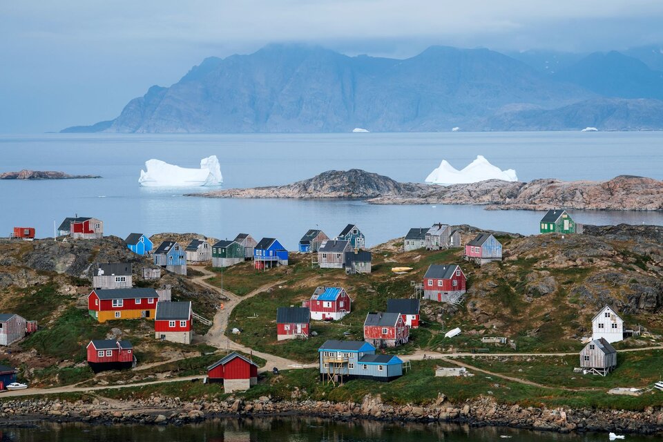 El informe remarca que si se derrite por completo la capa de hielo que cubre Groenlandia, el nivel global del mar subiría 7 metros (Foto: AFP).