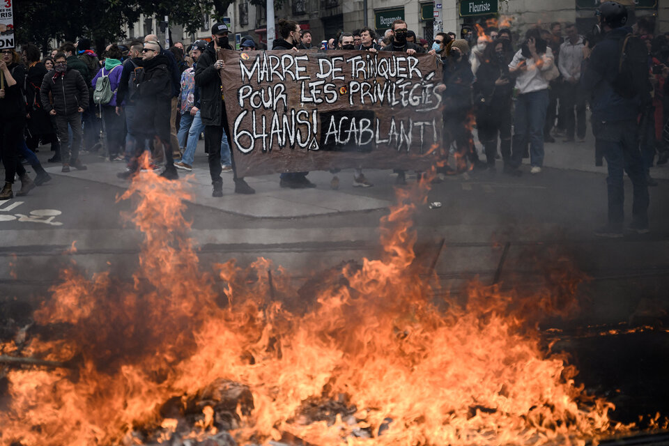 El presidente de Francia Emmanuel Macron calificó de jaurías a los manifestantes. (Fuente: AFP)