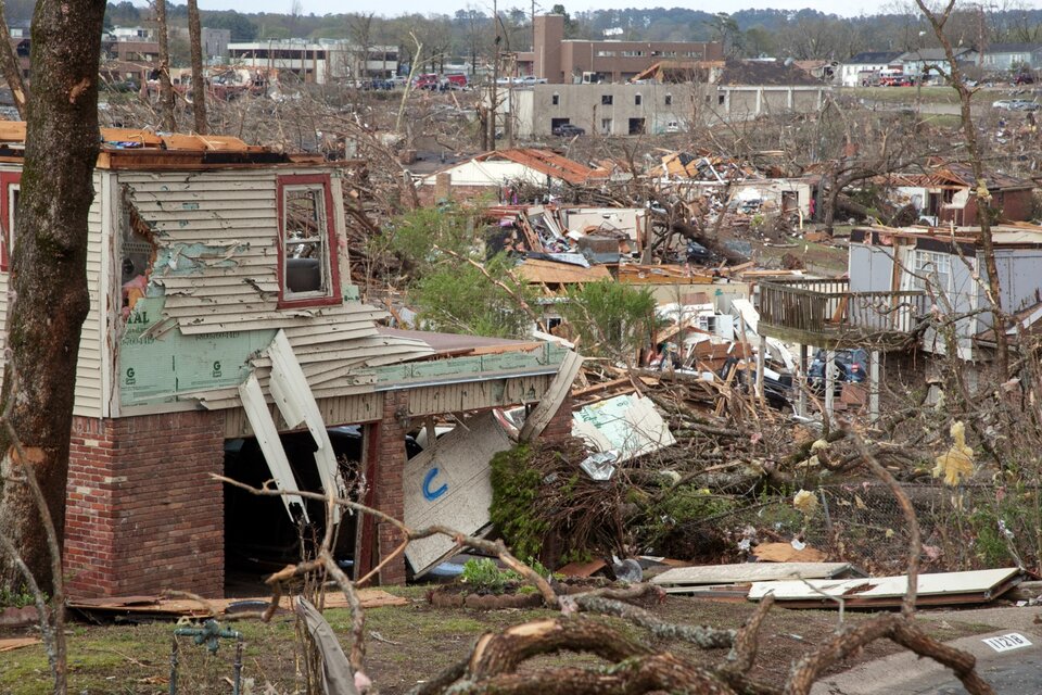 Casas destrozadas en Little Rock, Arkansas, por el pasode un tornado. (Fuente: AFP)