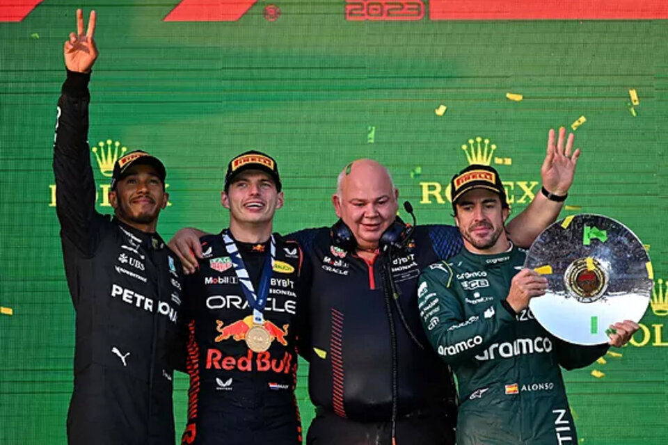 Hamilton, Verstappen y Alonso, en el podio del Gran Premio de Australia de F1. (Fuente: AFP)