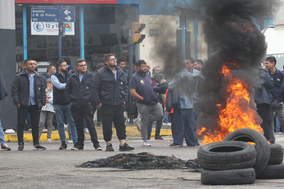 Paro de colectivos y protesta tras el crimen del chofer.  (Fuente: Bernardino Avila)
