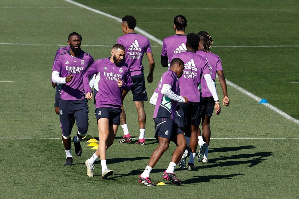 Los jugadores del Madrid durante la práctica (Fuente: EFE)