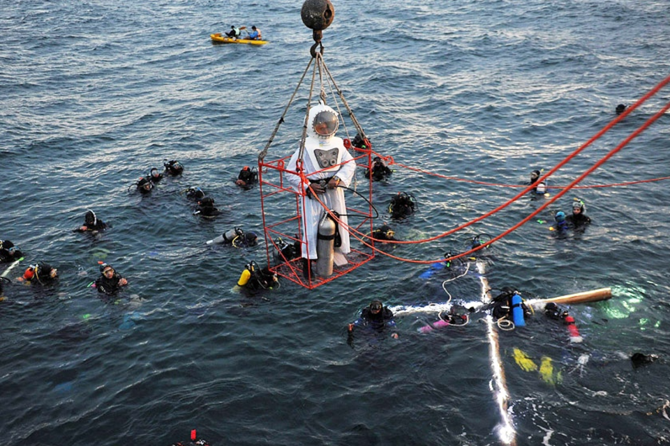 Semana Santa: el Vía Crucis Submarino, una actividad "muy patagónica" (Fuente: Télam)