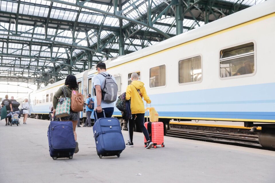 Más de 28 mil pasajeros viajaron por el país en trenes de larga distancia. Imagen: Minsiterio de Transporte
