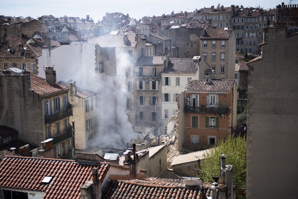 El derrumbe del edificio en el centro de la segunda ciudad más poblada de Francia se produjo durante la madrugada del domingo. (Foto: Clement Mahoudeau/AFP)