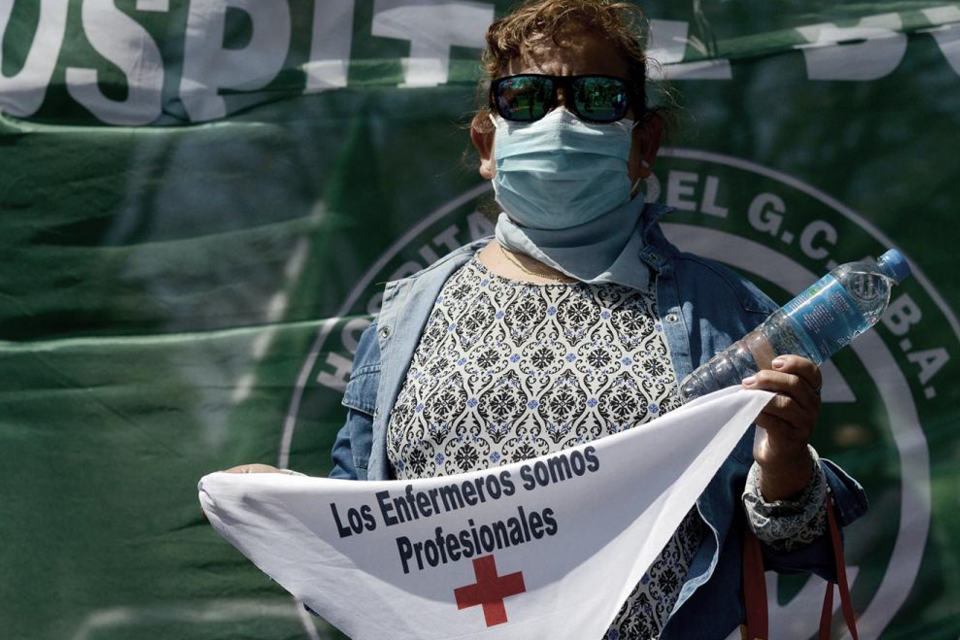 Enfermeros porteños marchan y acampan contra los recortes salariales  (Fuente: Télam)