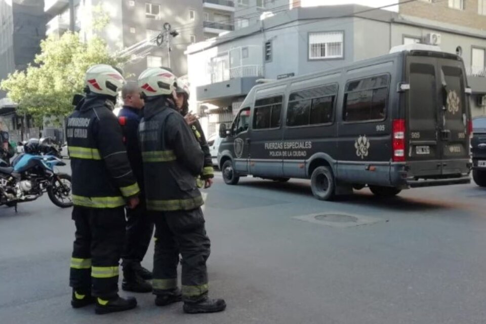 Operativo policial por una falsa denuncia de toma de rehenes en Villa urquiza. Imagen: Policía de la Ciudad de Buenos Aires.