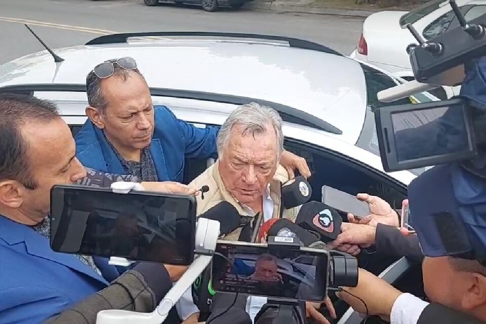 Luis Barrionuevo habló con la prensa después de declarar en la Justicia de Catamarca. 