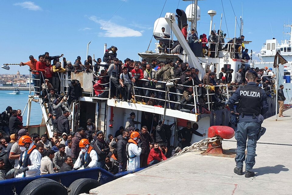 Un barco con 600 migrantes rescatado en la costa de Sicilia (Fuente: EFE)