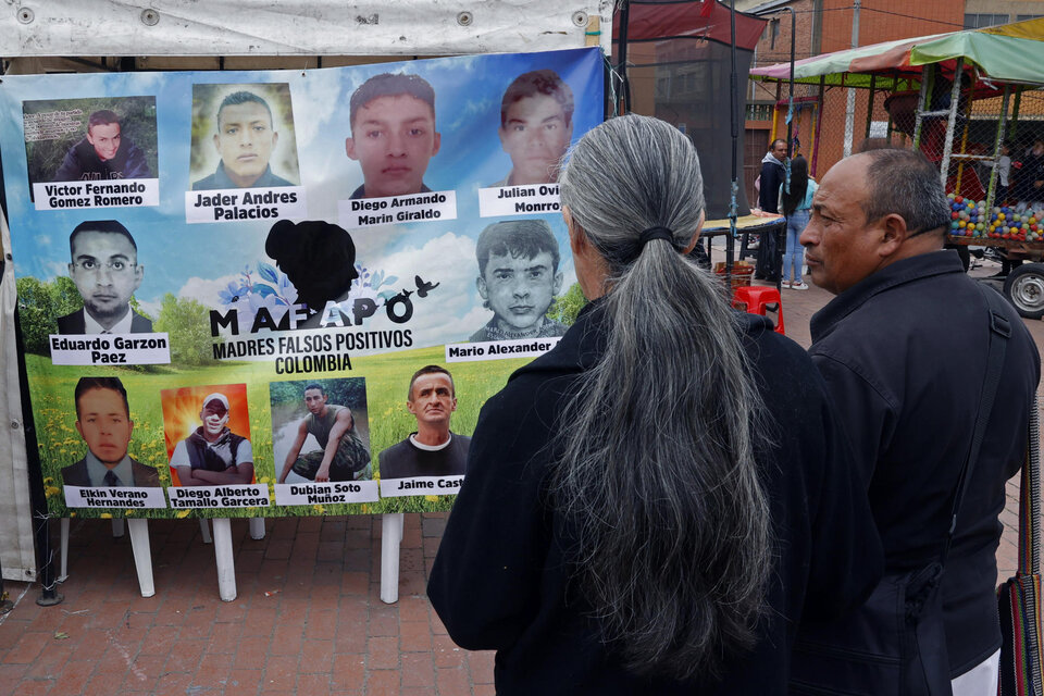 Madres de jóvenes víctimas de ejecuciones extrajudiciales conmemoran 15 años de lucha en Colombia (Fuente: EFE)