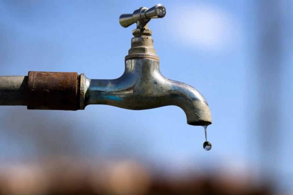 El agua potable escasea para los más pobres