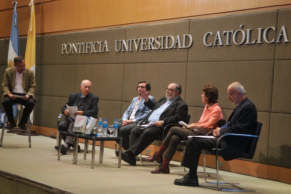 El panel de los autores de "La verdad los hará libres".  (Fuente: Sandra Cartasso)