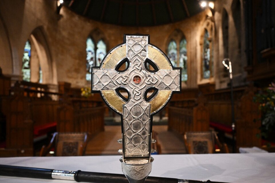 La cruz será trasladada a Londres para encabezar la procesión de la coronación. (Foto: Paul Ellis/AFP)
