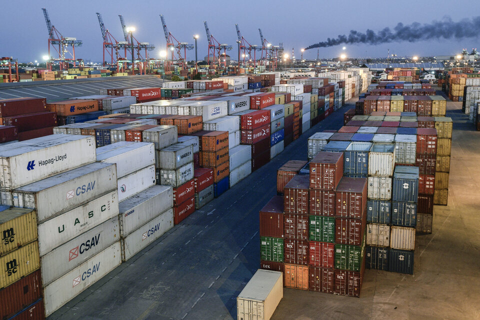 Las exportaciones de marzo mostraron una caída de 1631 millones de dólares.  (Fuente: AFP)