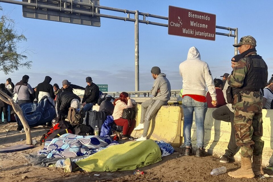 Migrantes varados en Tacna, Perú, frontera con Chile. (Fuente: AFP)