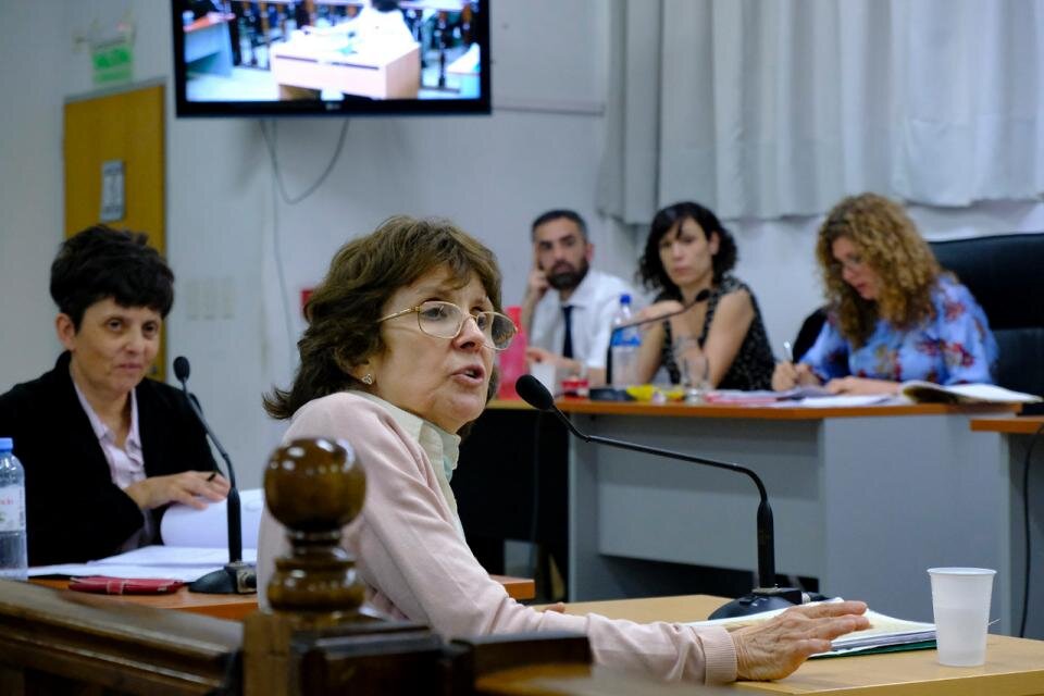 Aixa Bona, sobreviviente de Campo de Mayo, contará cómo conoció y reconoció al único acusado del debate, Roberto Álvarez, comisario retirado de la Federal (Fuente: Gustavo Molfino)