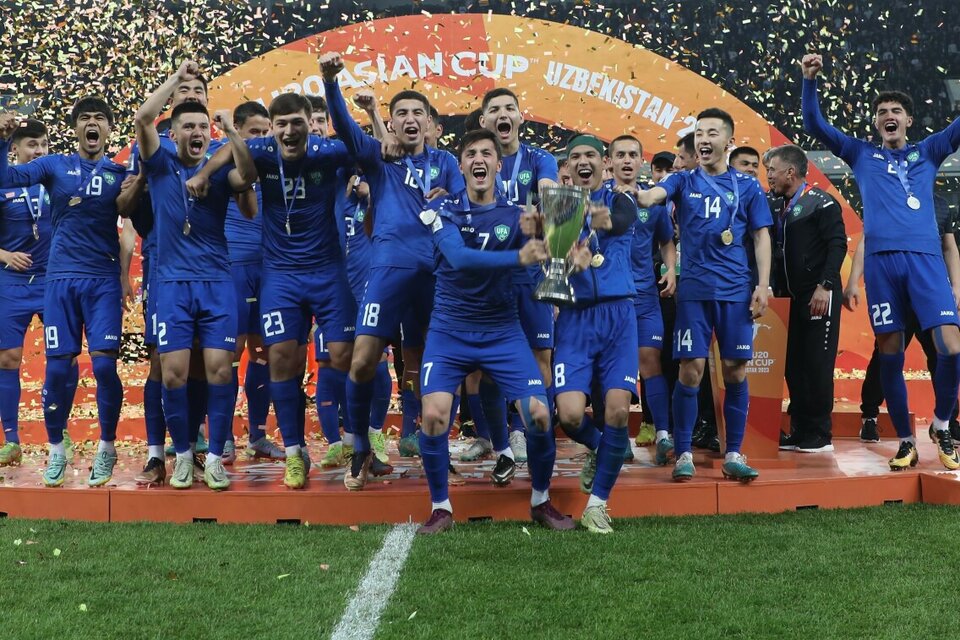 La Sub 20 de Uzbekistán, flamantes campeones de la Copa Asiática Sub 20. (Fuente: FIFA)