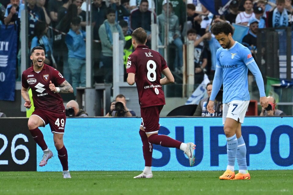 Ilic celebra el gol con que el Torino superó al escolta Lazio (Fuente: AFP)
