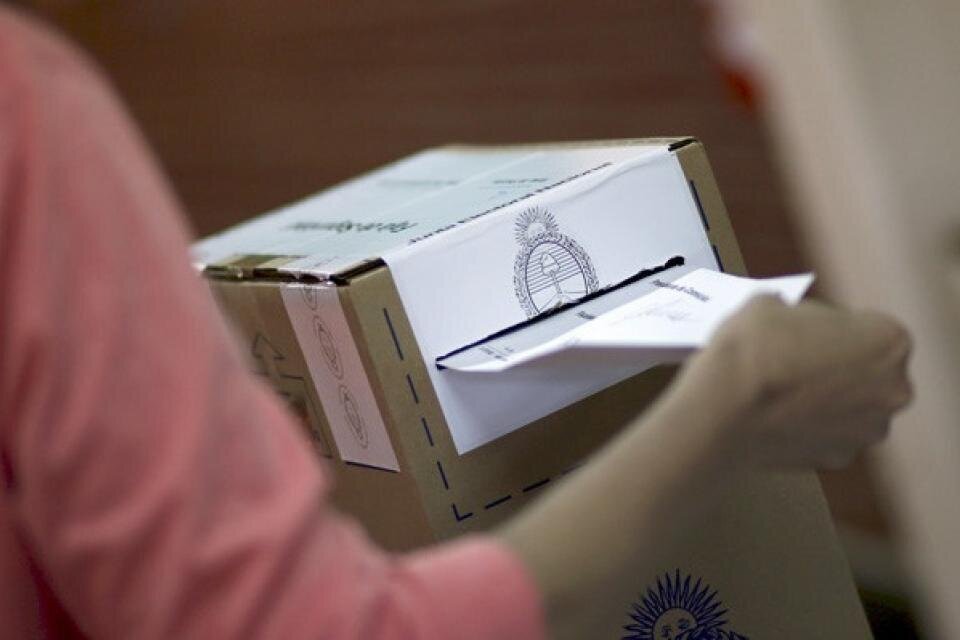 La edad mínima permitida para votar autoridades nacionales en Argentina es de 16 años, aunque hasta los 18 no es obligatorio hacerlo.