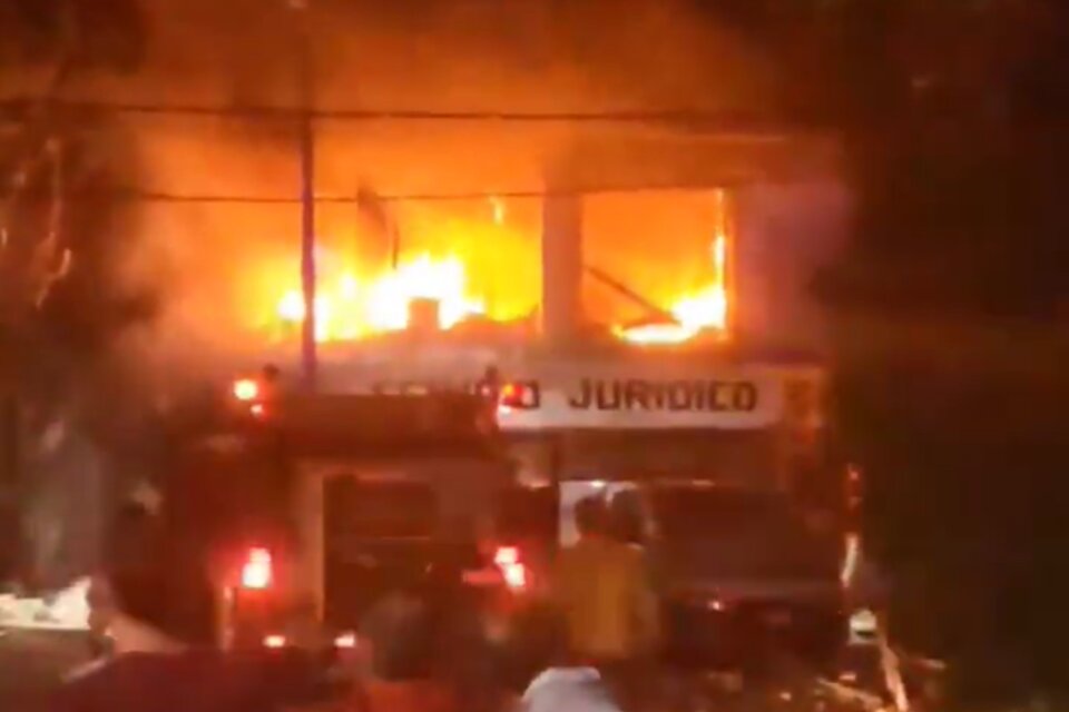 Los seis heridos por la fuga de gas y explosión de la vivienda en Santos Lugares muestran lesiones leves. (Foto: captura de video)