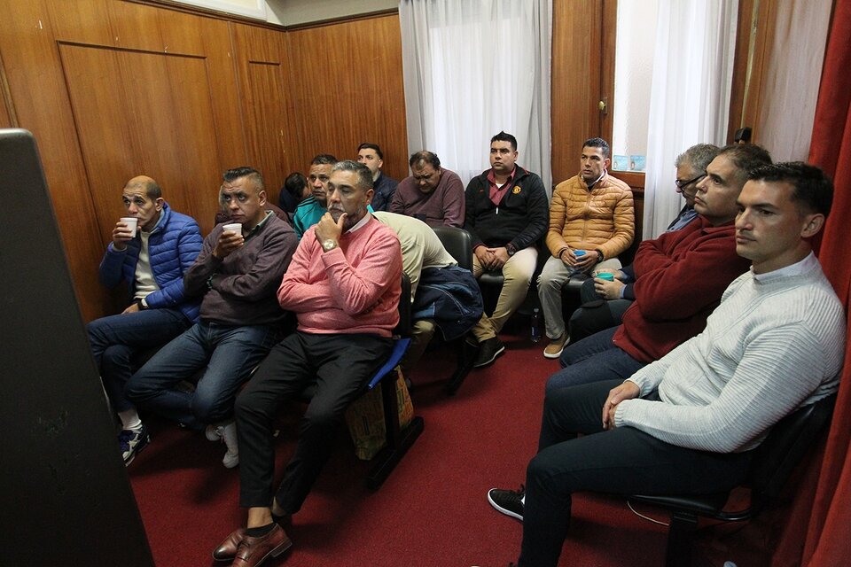 Los policías de la Ciudad, acusados, en una sala lateral del tribunal. (Fuente: Bernardino Avila)