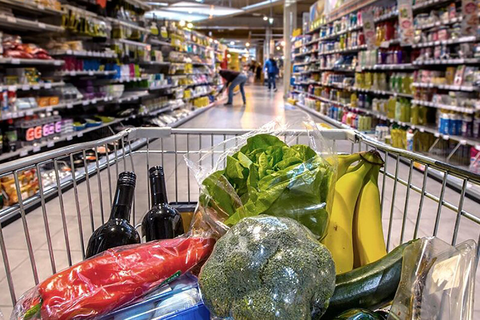En febrero las ventas en supermercados medidas a precios constantes retrocedieron 0,1 por ciento respecto al mes anterior. (Fuente: Télam)