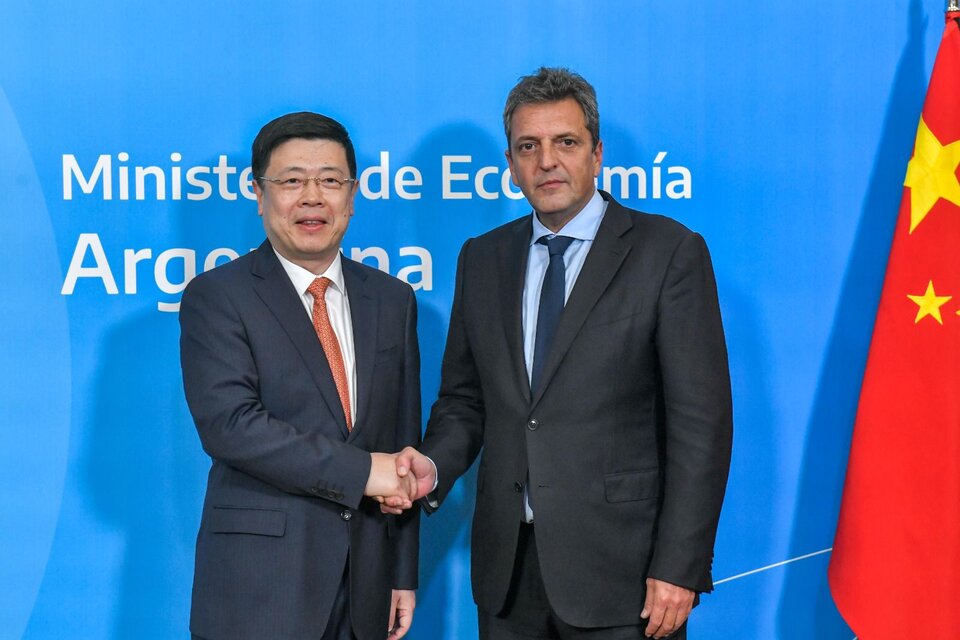 Sergio Massa junto al embajador de China en Argentina, Zou Xiaoli. (Fuente: Ministerio de Economía)