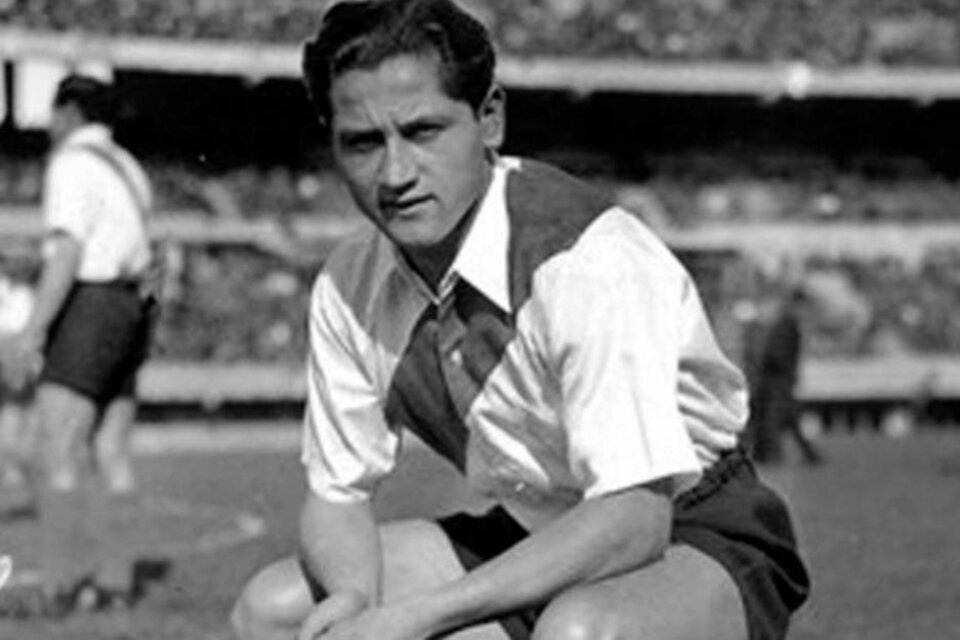 Adolfo Pedernera, uno de los futbolistas más completos de la historia e integrante de la célebre delantera de River conocida como La Máquina, murió el 12 de mayo de 1995.