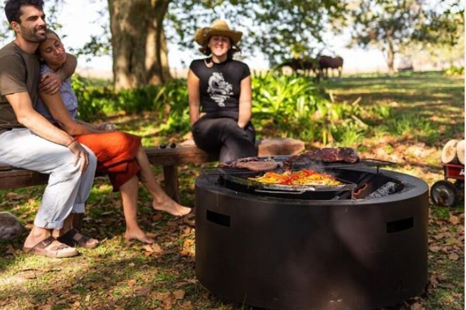 Se inspiró en asados familiares, dejó su trabajo y creó una parrilla ...