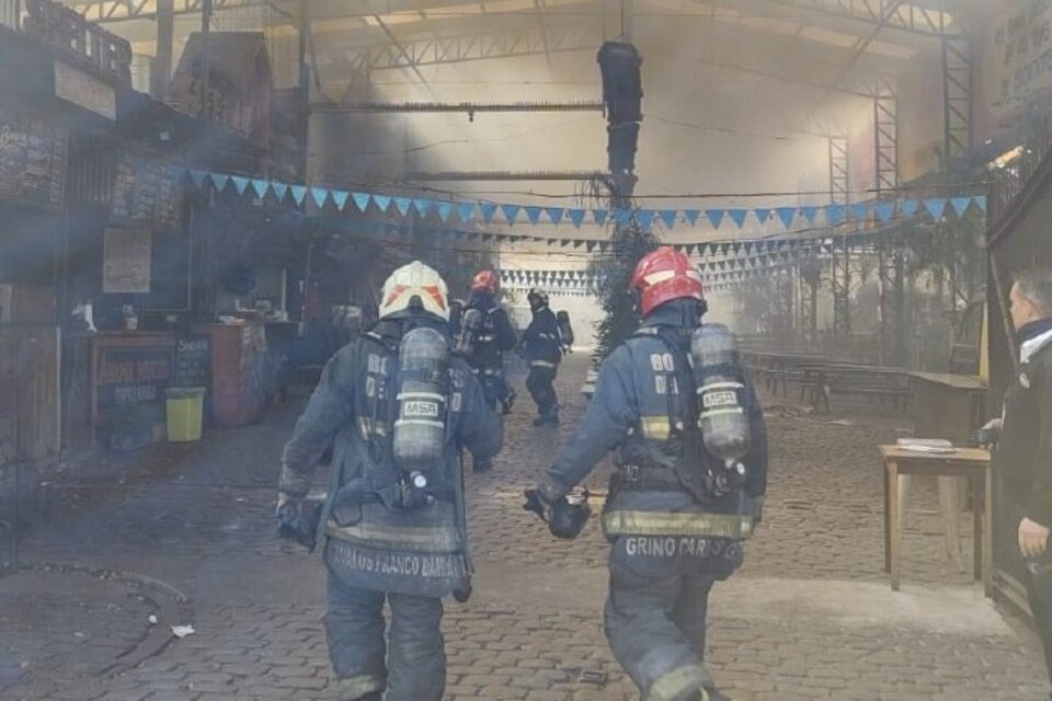 Se registró un incendio en el Patio de los Lecheros. Imagen: @EmergenciasBA.