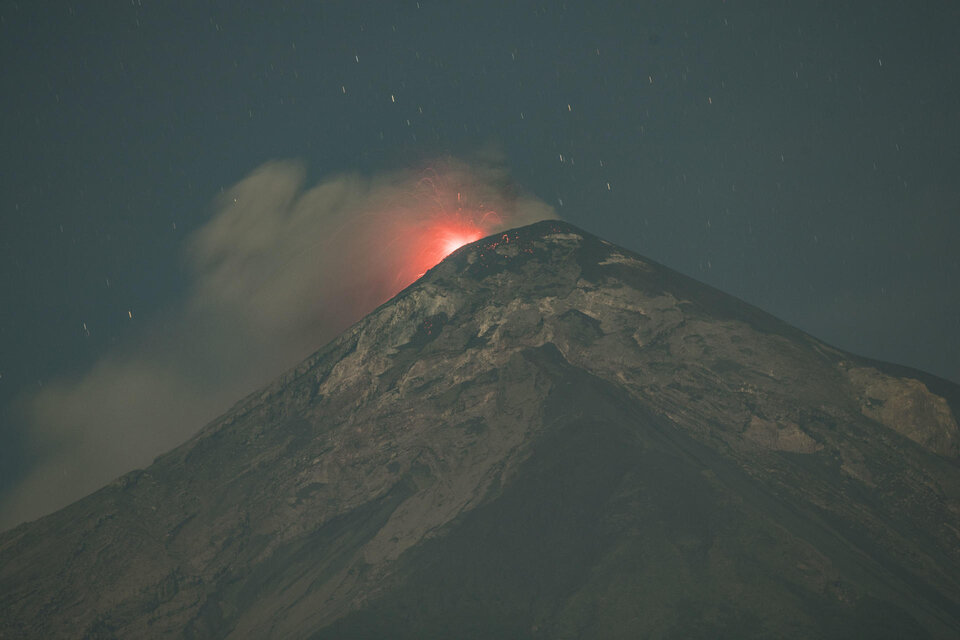 Erupción del Volcán de Fuego en Guatemala: más de mil personas evacuadas (Fuente: EFE)