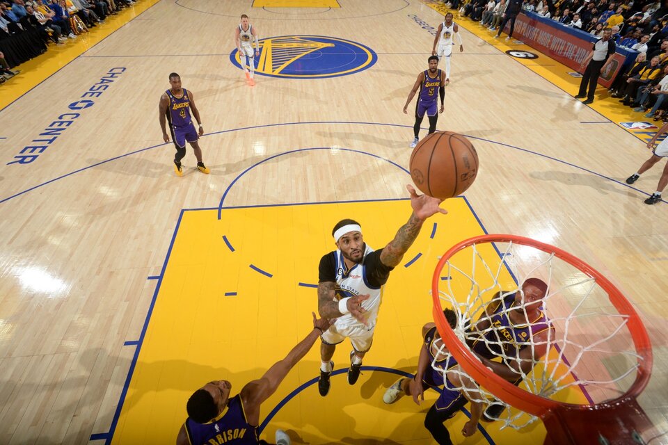 NBA: El vigente campeón Golden State venció a los Lakers e igualó la serie (Fuente: EFE)