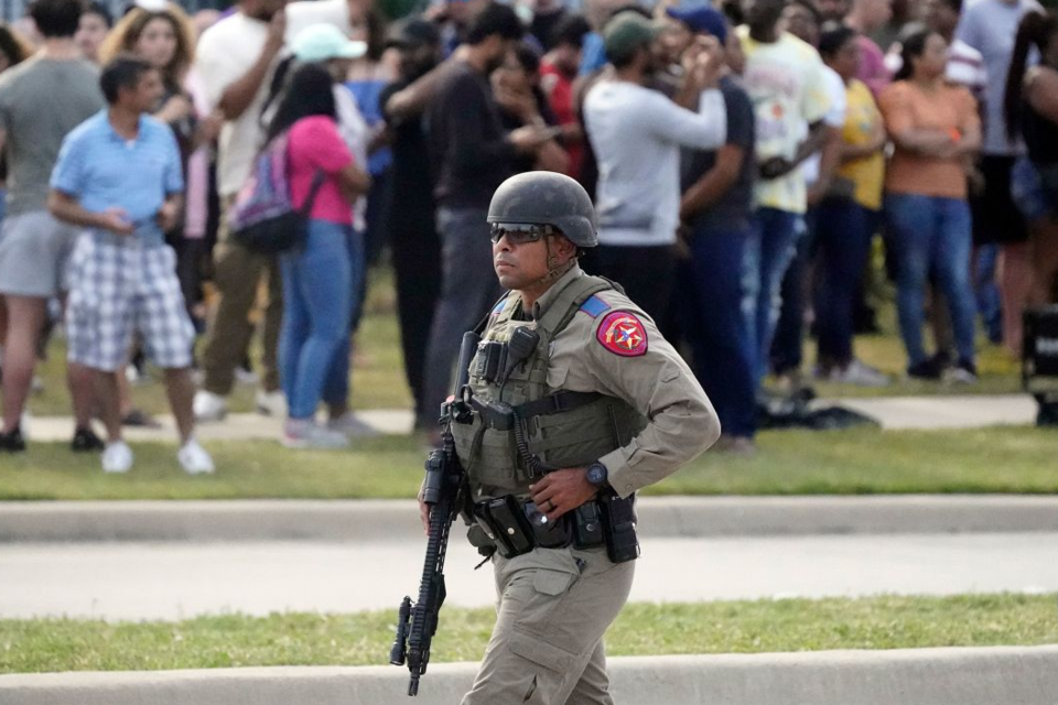 Estados Unidos: un hombre mató a ocho personas en un tiroteo en un centro comercial en Texas (Fuente: AP)