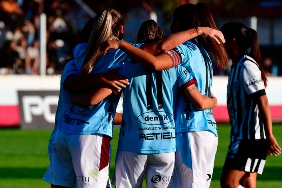 Fútbol Femenino: UAI Urquiza Goleó Y Es Escolta Del Líder Boca ...