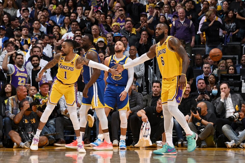 Lakers-Warriors: LeBron tiene contra las cuerdas a Curry y compañía (Fuente: AFP)