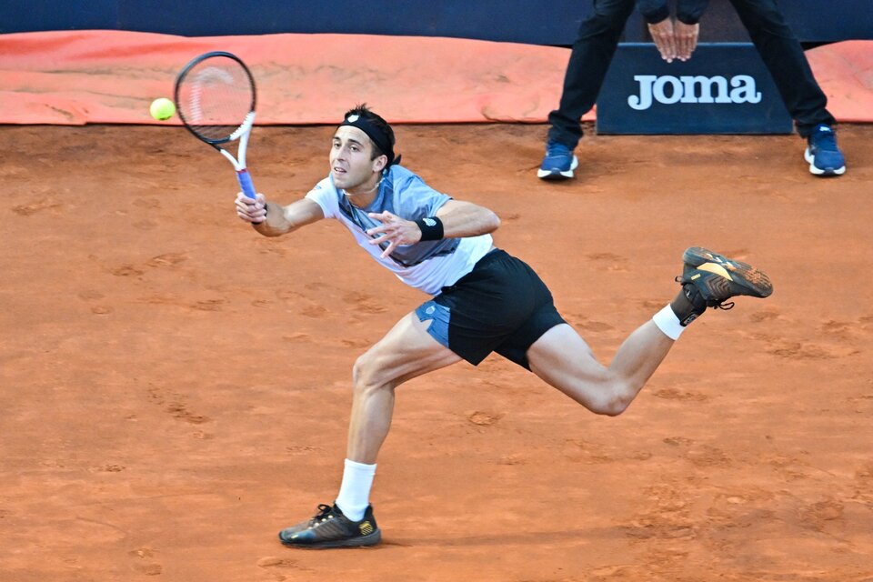 Tomás Etcheverry jugó un partidazo ante el histórico Novak Djokovic (Fuente: EFE)