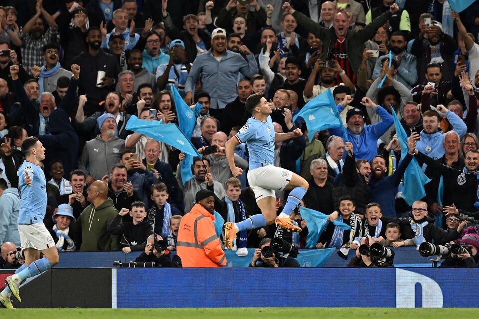 El argentino Julián alvarez anotó el último tanto en la goleada histórica del Manchester City al Real Madrid, por 4-0.  (Fuente: AFP)
