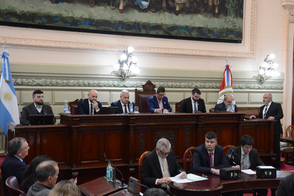 El senador Rubén Pirola presidió la Asamblea Legislativa.